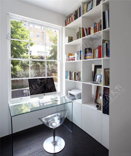 现代书房玻璃桌设计效果图