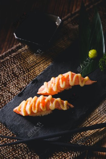 沙拉三纹鱼寿司