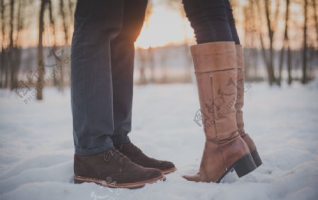 男士与女士的两双鞋