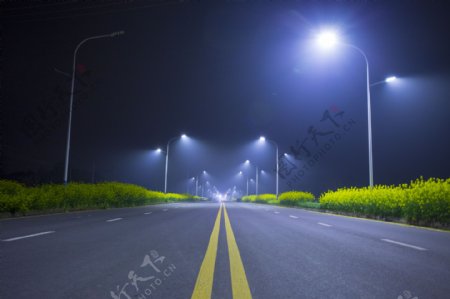 夜晚马路灯光摄影