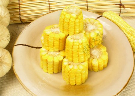 煮玉米图片
