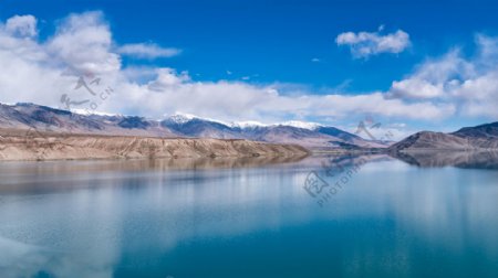 新疆美丽的白沙湖畔图片