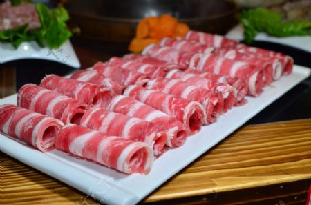 涮火锅新鲜羊肉卷图片