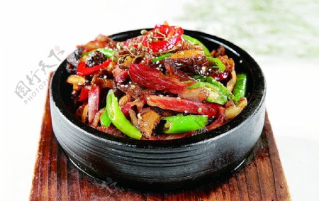 南北热菜石锅酱肉香菇图片