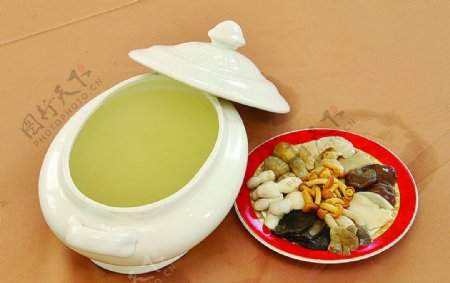 清炖健康菇菌汤图片