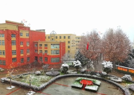 冬日里的校园风景图片