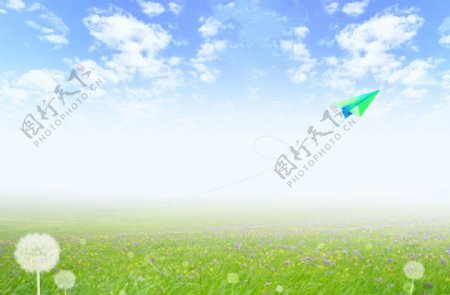 环保蓝天白云纸飞机图片
