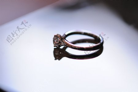 结婚戒指钻戒图片