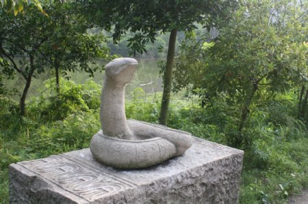 蛇雕刻