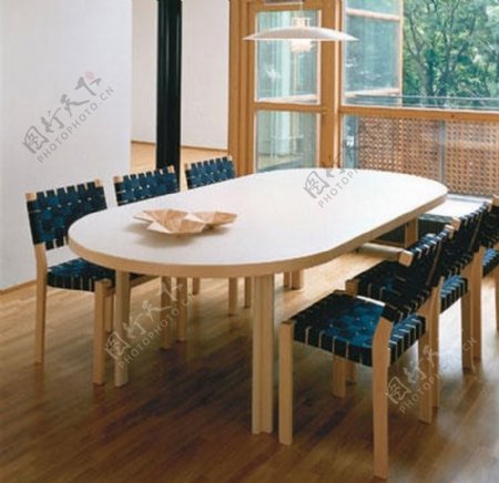 现代时尚木制餐桌椅模型