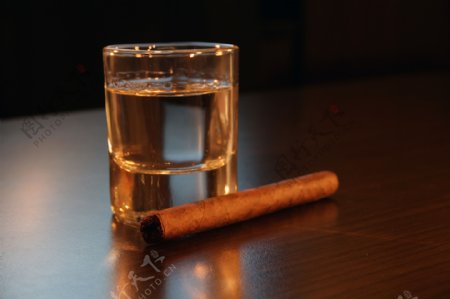 龙舌兰酒和雪茄