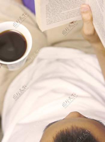 读一本书喝一杯咖啡