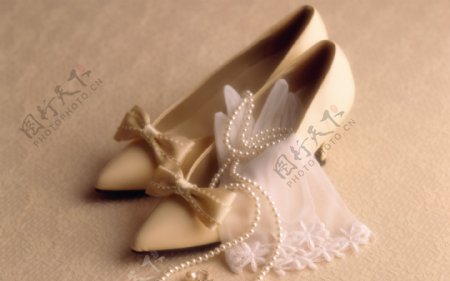 礼鞋珍珠链手套婚纱配件