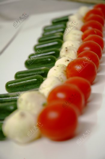 自助餐水果蔬菜拼盘图片