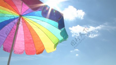 明亮的海滩伞太阳股份的录像视频免费下载