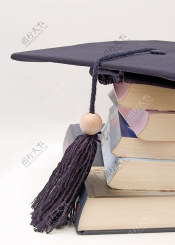 博士帽和书本图片