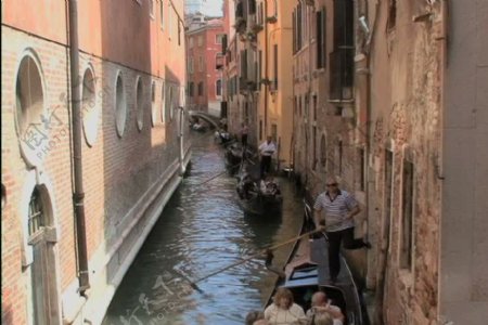 排在狭窄的运河小船威尼斯证券的录像视频免费下载