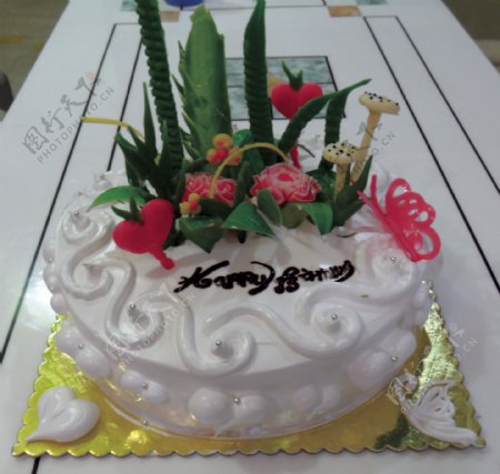 白色生日牛奶蛋糕图片