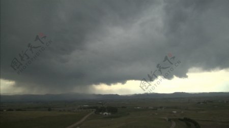 云和雨风暴蔓延的农村股份的录像视频免费下载