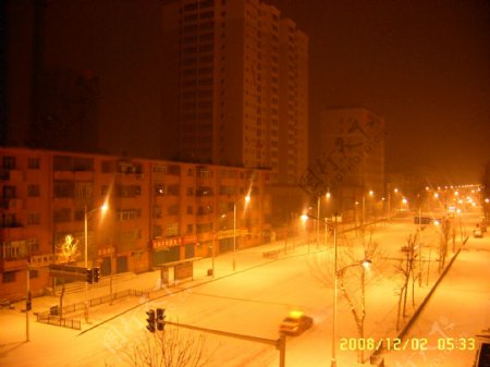 一个下雪的宁静夜晚