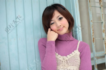 台湾网络超人气美女果子MM紫色线衫图片