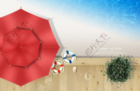 木板旁的红色遮阳伞和救生圈