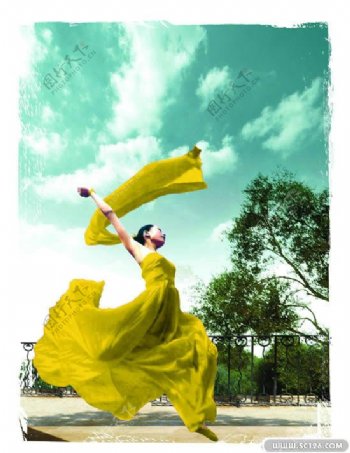 黄衣起舞的时尚美女PSD模板