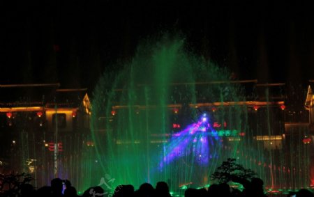 夜色喷泉图片