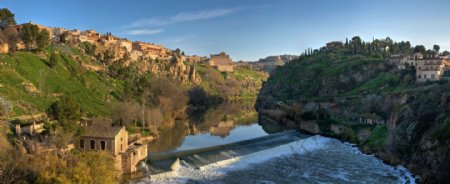 西班牙托莱多塔霍河全景图图片