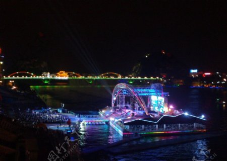 水上狂欢节夜景图片