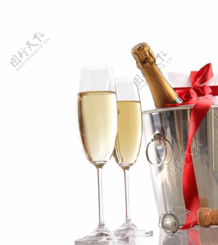 节日礼盒香槟美酒图片