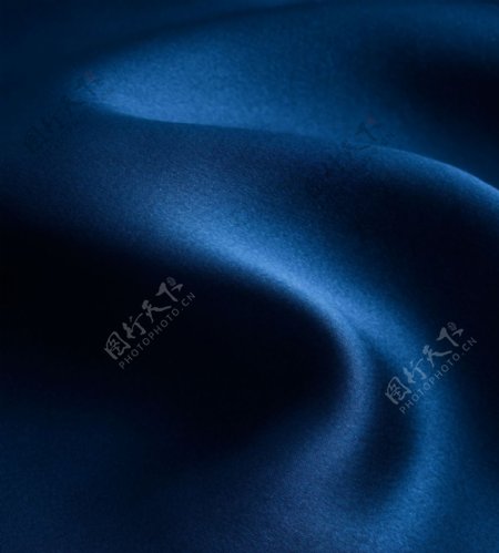 深蓝色绸缎背景图片