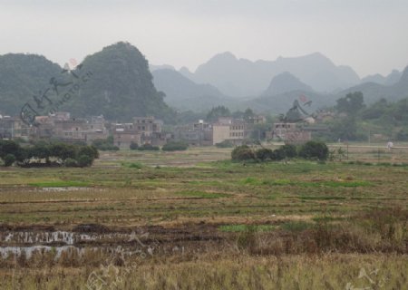 小山村图片