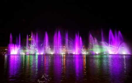 激光喷泉图片