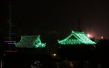 夏季夜灯白色寺庙图片