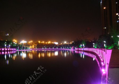 爱莲湖夜景图片