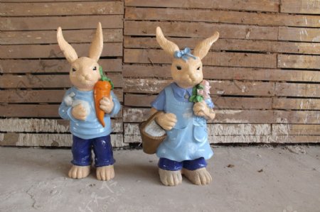 情侣卡通兔子雕塑图片