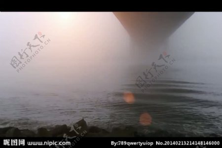 河水大桥雨雾视频素材