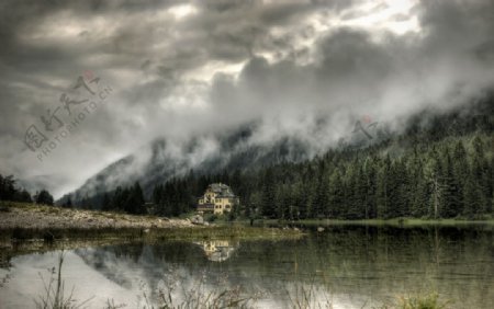 湖边别墅图片