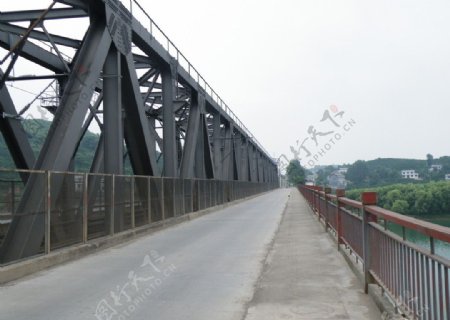 家乡跨澧水河的铁架桥图片