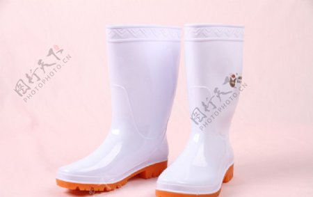 白色雨靴图片