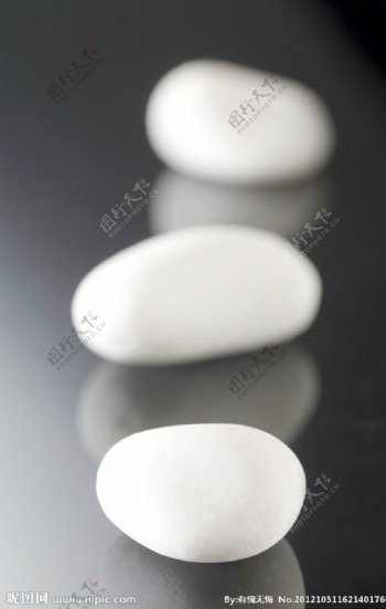 石头白色石子图片