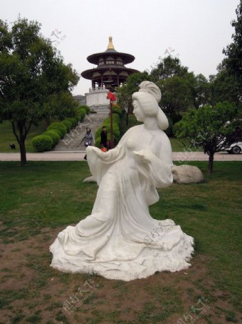 唐朝仕女雕塑图片