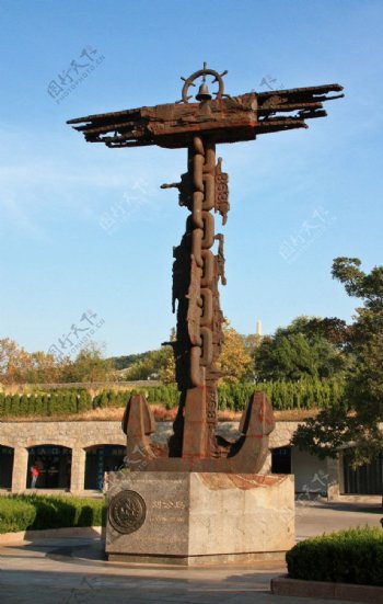 刘公岛船锚雕塑图片