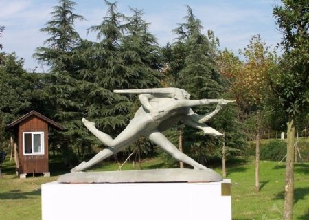 公园雕塑舞曲图片