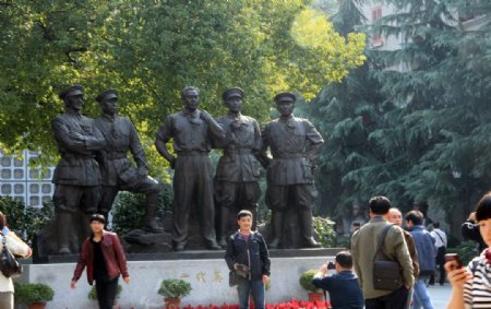 南昌八一起义众将领雕塑图片