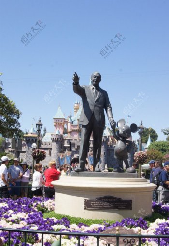 迪士尼与米老鼠雕像图片