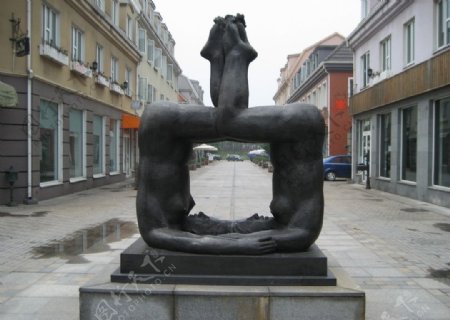 北欧风情人物雕塑图片