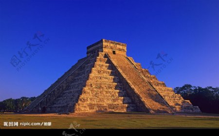 Windows7官方壁纸之玛雅金字塔图片