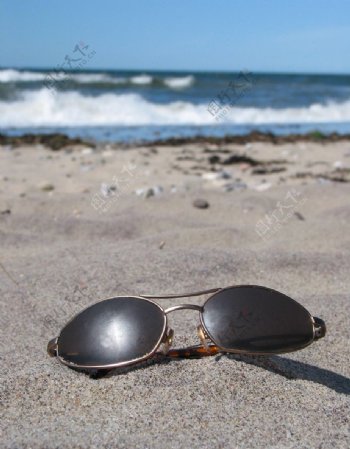 沙滩太阳镜图片